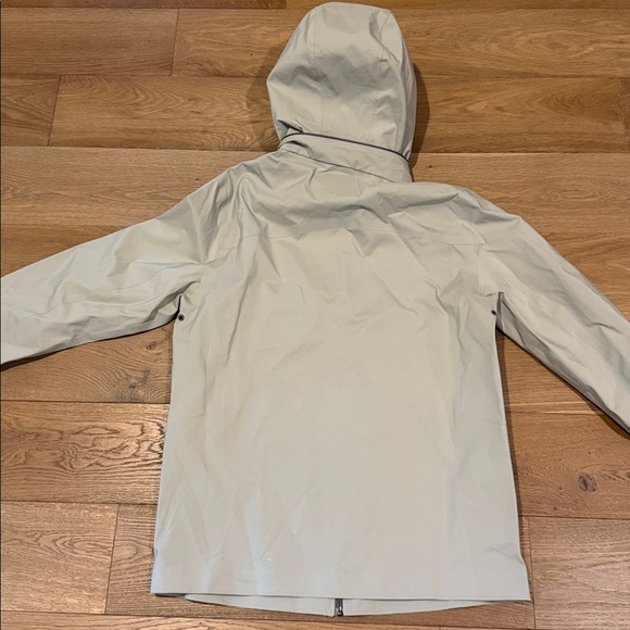 Isaora Gray Rain Shell - M - Picture 7 of 9